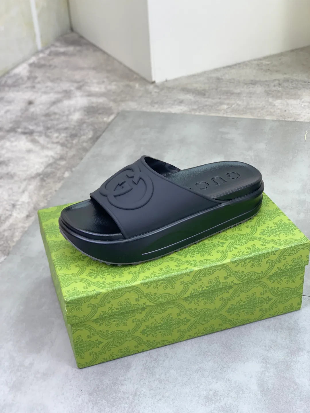 Men's Men's Shoes 💰P300💰[New Style] High Version 🎁🎁🎁 GUCCI New Year of the Snake casual slippers, original official website, perfect workmanship, transmitting a kind of noble luxury, sublimating its definition of luxury in Gucci's high-end extraordinary craftsmanship. Original Gucci double G combination outsole, code number: 35-46, complete package